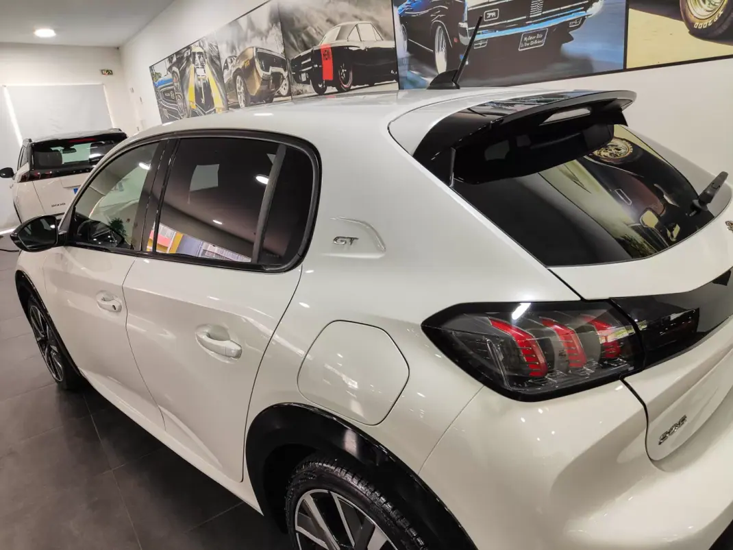 Peugeot 208 2021 - 14500 EUR, 80000 km - AUTO.MOTO.pt - 80000km - foto 17 de 29