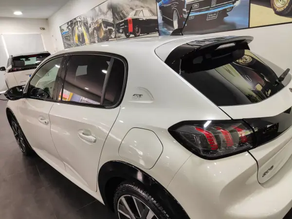 Peugeot 208 2021 - 14500 EUR, 80000 km - AUTO.MOTO.pt - 80000km - foto 17 de 29