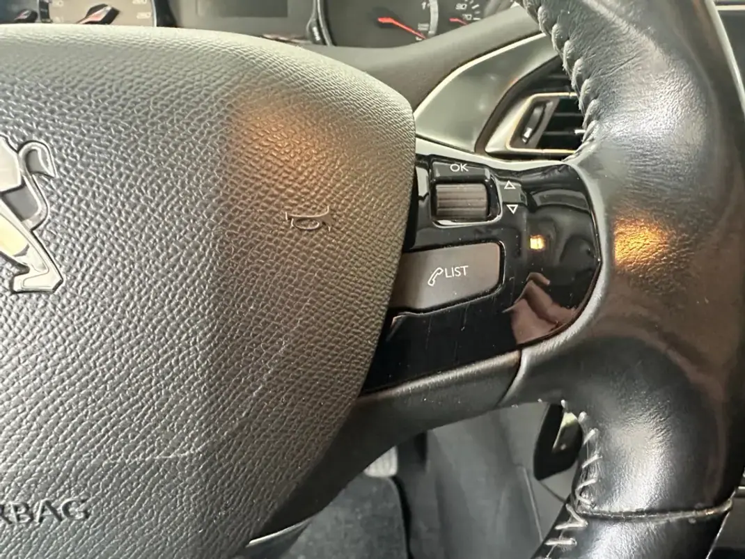 Peugeot 308 SW 2019 - 14990 EUR, 107300 km - 107300km - foto 13 de 30
