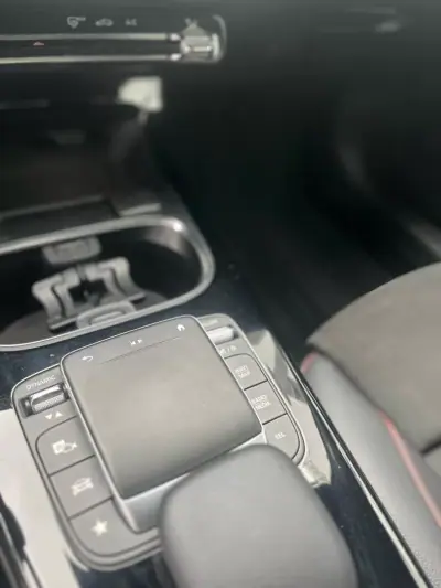 Mercedes-Benz A 200 Limousine 2021 - 28000 EUR, 83000 km - AUTO.MOTO.pt - 83000km - foto 5 de 15