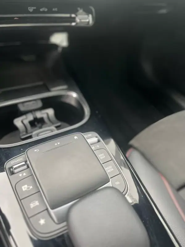 Mercedes-Benz A 200 Limousine 2021 - 28000 EUR, 83000 km - AUTO.MOTO.pt - 83000km - foto 5 de 15