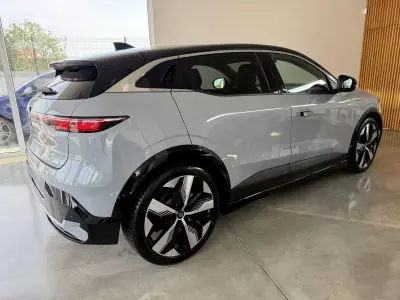 Renault Mégane E-Tech 2022 - 24999 EUR, 27000 km - AUTO.MOTO.pt - 27000km - foto 24 de 116