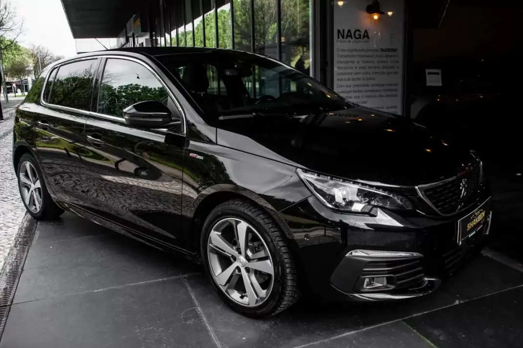 Peugeot 308 2020 - 17990 EUR, 142466 km - AUTO.MOTO.pt - 142466km - foto 12 de 45