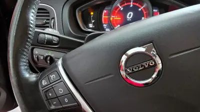 Volvo V40 Cross Country 2017 - 13990 EUR, 169554 km - AUTO.MOTO.pt - 169554km - foto 21 de 61