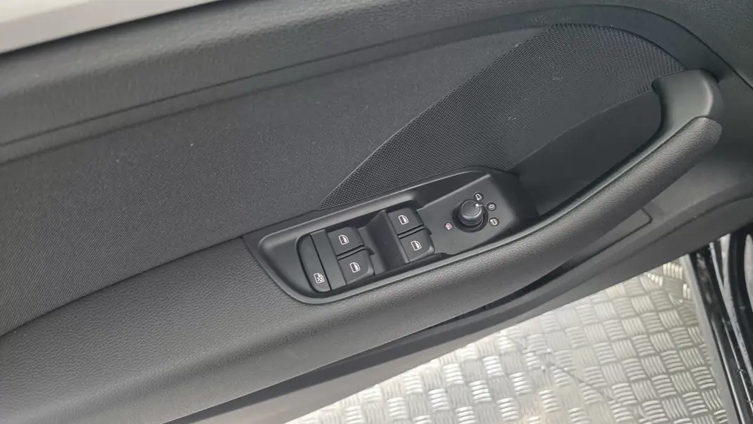 Audi A3 Sportback 2016 - 11900 EUR, 253264 km - AUTO.MOTO.pt - 253264km - foto 33 de 55