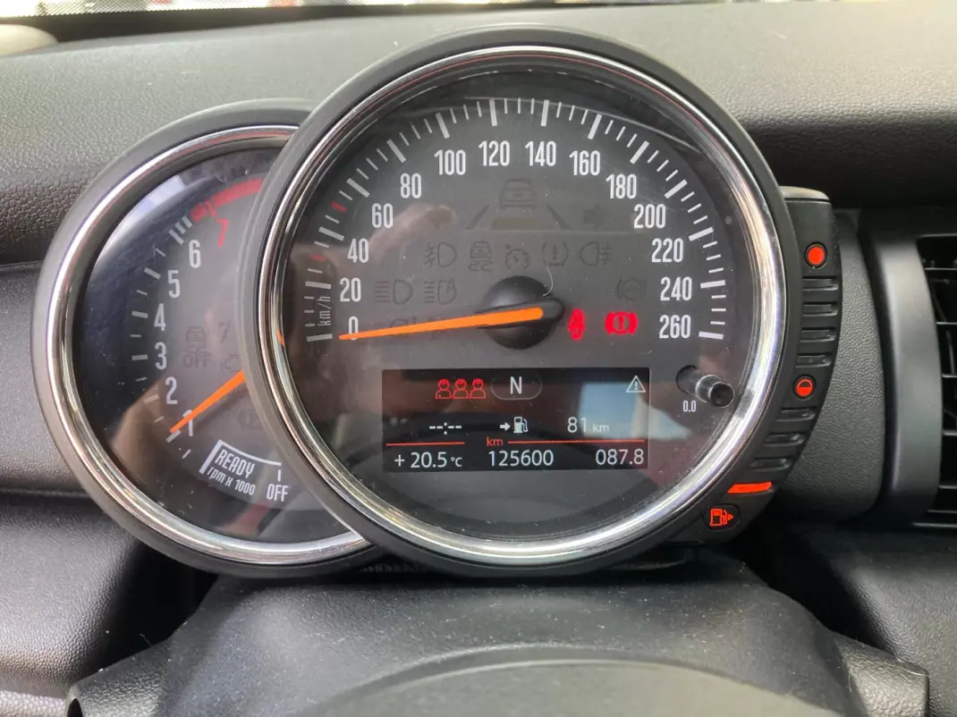 MINI One 2016 - 12990 EUR, 125600 km - AUTO.MOTO.pt - 125600km - foto 11 de 19