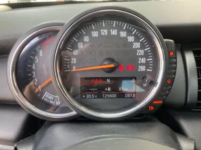 MINI One 2016 - 12990 EUR, 125600 km - AUTO.MOTO.pt - 125600km - foto 11 de 19