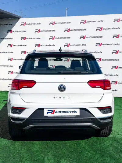 Volkswagen T-Roc 2018 — foto 6 de 23