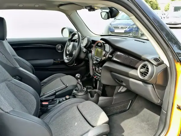 MINI Berlingo 2015 - 18000 EUR, 101200 km - AUTO.MOTO.pt - 101200km - foto 2 de 29