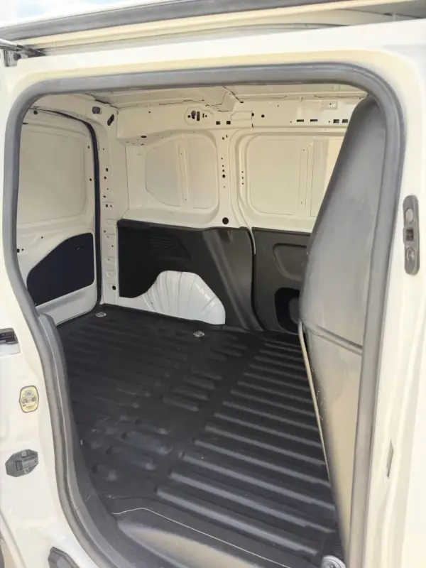 Citroën Berlingo 2021 - 10870 EUR, 166890 km - AUTO.MOTO.pt - 166890km - foto 15 de 16