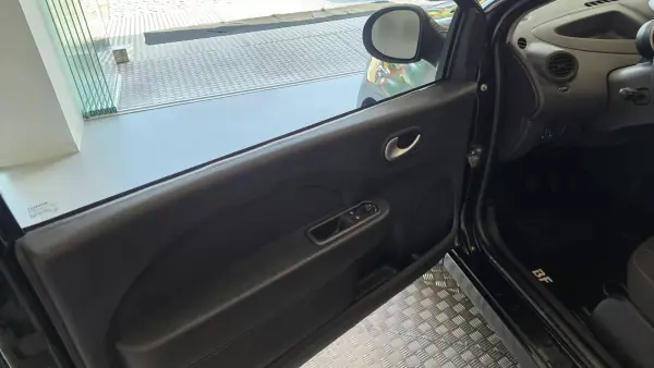 Renault Twingo 2009 - 4900 EUR, 139709 km - AUTO.MOTO.pt - 139709km - foto 33 de 52