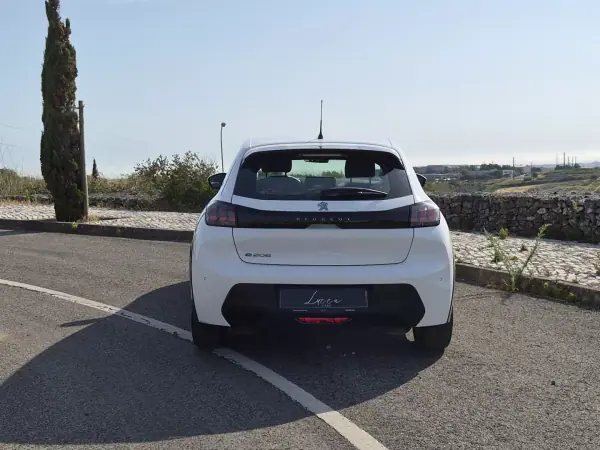 Peugeot e-208 2021 - 15250 EUR, 80560 km - AUTO.MOTO.pt - 80560km - foto 6 de 27