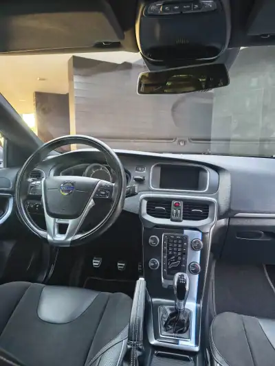 Volvo V40 2015 - 13900 EUR, 181000 km - AUTO.MOTO.pt - 181000km - foto 12 de 28