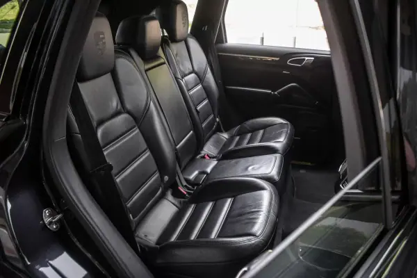 Porsche Cayenne 2016 - 42900 EUR, 139769 km - AUTO.MOTO.pt - 139769km - foto 37 de 49