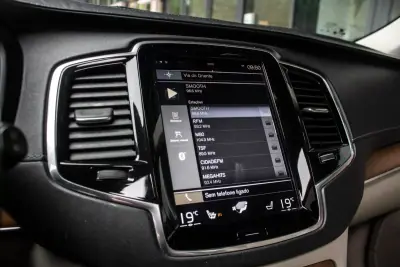 Volvo XC 90 2016 - 24990 EUR, 206775 km - AUTO.MOTO.pt - 206775km - foto 44 de 50