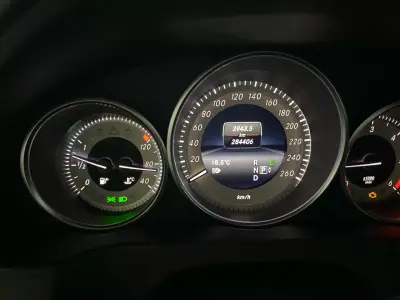 Mercedes-Benz E 220 2014 - 18750 EUR, 284400 km - AUTO.MOTO.pt - 284400km - foto 10 de 20