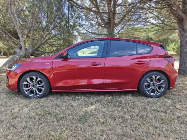 Ford Focus 2023 - 17750 EUR, 76000 km - AUTO.MOTO.pt - 76000km - foto 38 de 39