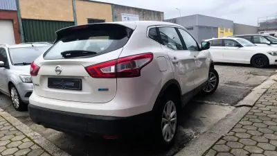 Nissan Qashqai 2015 - 14300 EUR, 140000 km - AUTO.MOTO.pt - 140000km - foto 18 de 20