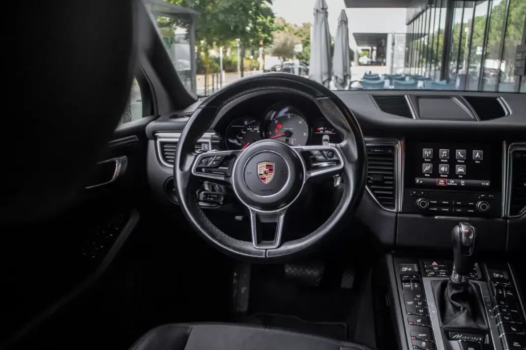 Porsche Macan 2018 - 54990 EUR, 99798 km - AUTO.MOTO.pt - 99798km - foto 37 de 45