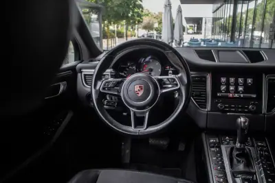 Porsche Macan 2018 - 54990 EUR, 99798 km - AUTO.MOTO.pt - 99798km - foto 37 de 45
