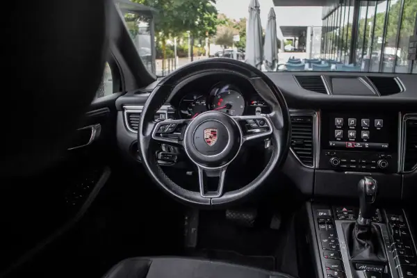 Porsche Macan 2018 - 54990 EUR, 99798 km - AUTO.MOTO.pt - 99798km - foto 37 de 45