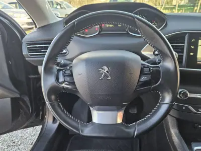 Peugeot 308 SW 2019 - 13800 EUR, 77780 km - AUTO.MOTO.pt - 77780km - foto 11 de 44