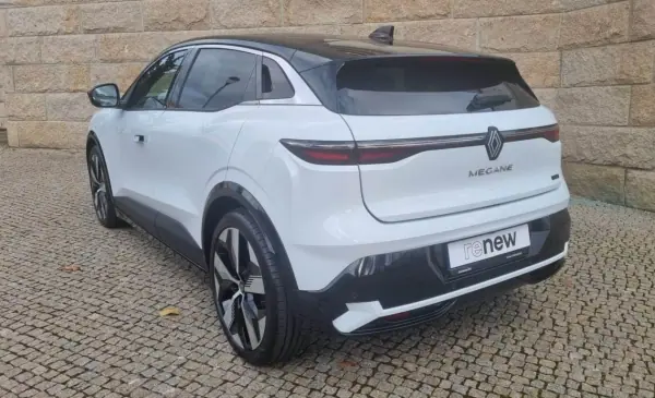 Renault Mégane E-Tech 2024 - 39000 EUR, 15500 km - AUTO.MOTO.pt - 15500km - foto 8 de 33