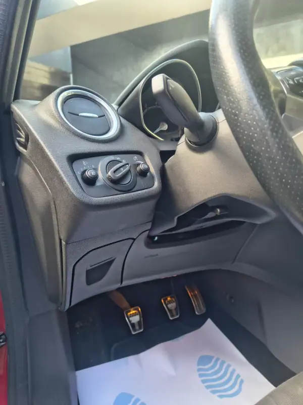 Ford Fiesta 2017 - 10750 EUR, 128000 km - AUTO.MOTO.pt - 128000km - foto 11 de 23