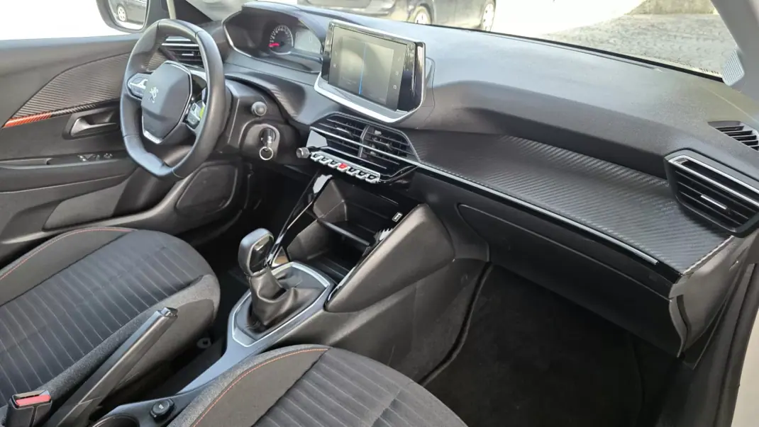 Peugeot 208 2022 - 13990 EUR, 49000 km - AUTO.MOTO.pt - 49000km - foto 18 de 24