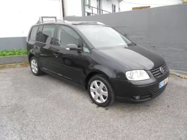 Volkswagen Touran 2003 - 7500 EUR, 303400 km - AUTO.MOTO.pt - 303400km - foto 2 de 11