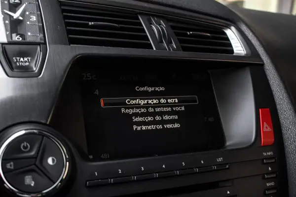 Citroën DS5 2013 - 8900 EUR, 242219 km - AUTO.MOTO.pt - 242219km - foto 37 de 38