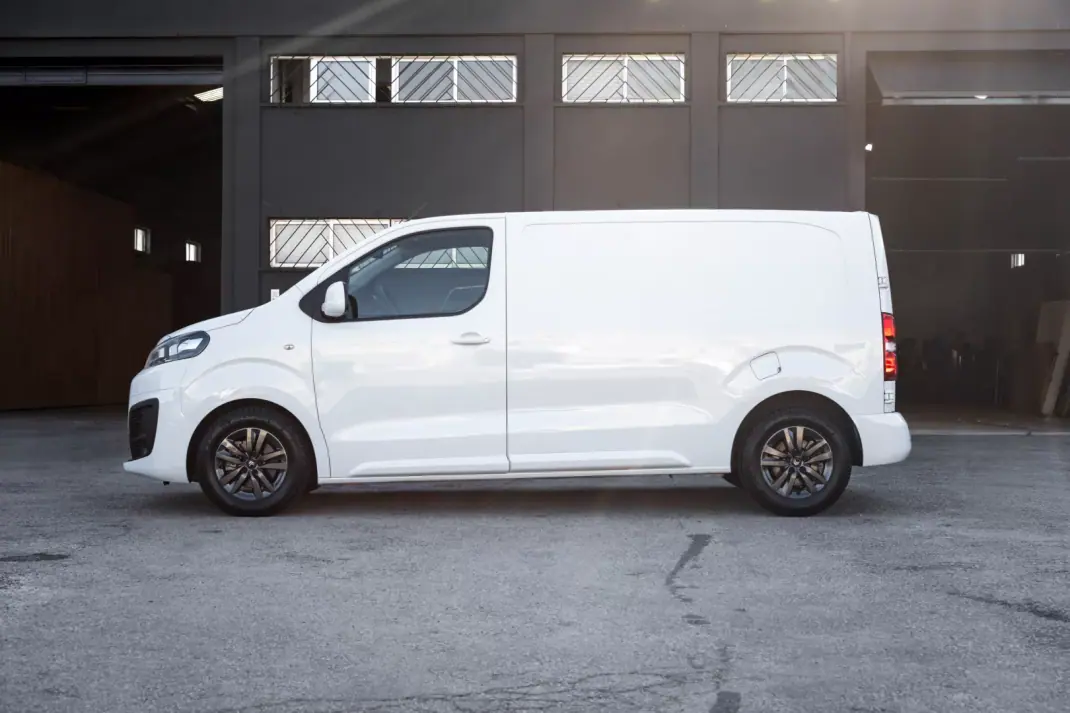 Citroën Jumpy 2017 - 15600 EUR, 147337 km - 147337km - foto 2 de 22