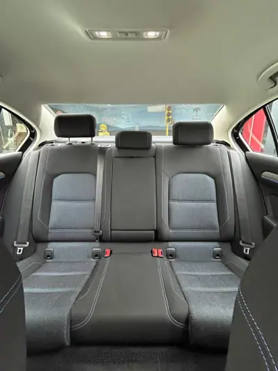 Volkswagen Passat 2017 - 18990 EUR, 134000 km - AUTO.MOTO.pt - 134000km - foto 15 de 17
