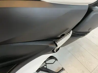 Yamaha XMAX 2017 - 3950 EUR, 9400 km - 9400km - foto 12 de 19