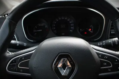 Renault Mégane 2017 - 11990 EUR, 106500 km - AUTO.MOTO.pt - 106500km - foto 11 de 19