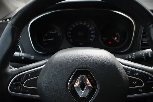 Renault Mégane 2017 - 11990 EUR, 106500 km - AUTO.MOTO.pt - 106500km - foto 11 de 19
