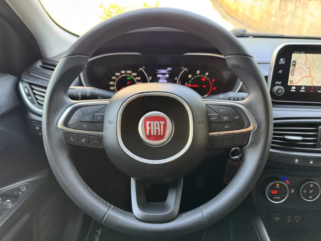 Fiat Tipo Station Wagon 2018 - 12900 EUR, 92385 km - AUTO.MOTO.pt - 92385km - foto 11 de 25