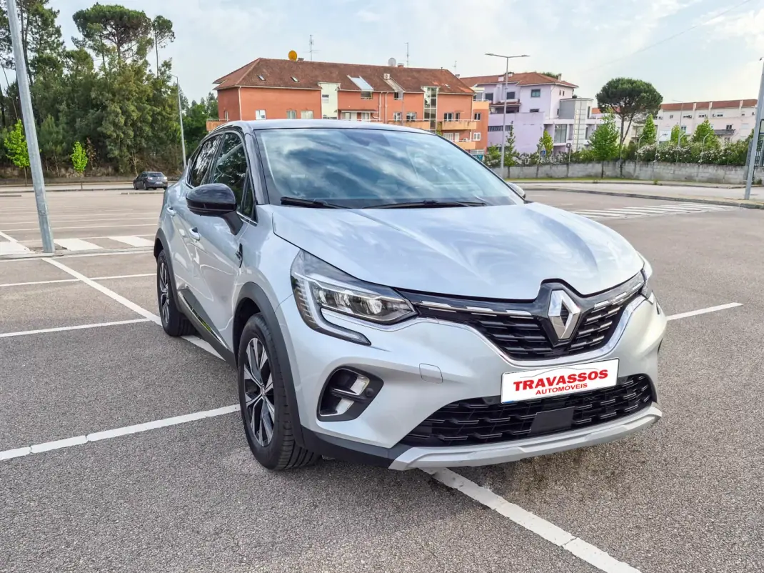 Renault Captur 2023 - 16900 EUR, 69722 km - AUTO.MOTO.pt - 69722km - foto 2 de 10