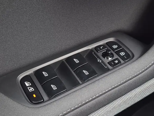 Polestar 2 2023 - 29890 EUR, 83810 km - AUTO.MOTO.pt - 83810km - foto 15 de 32