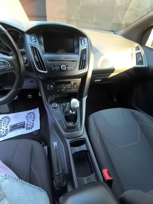 Ford Focus SW 2019 - 13900 EUR, 184000 km - AUTO.MOTO.pt - 184000km - foto 15 de 29