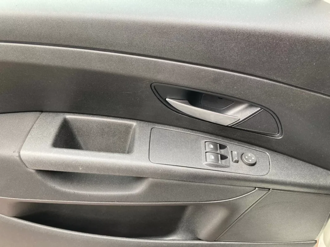 Fiat Punto 2010 - 6500 EUR, 174000 km - AUTO.MOTO.pt - 174000km - foto 8 de 15