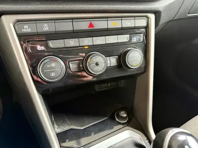 Volkswagen T-Roc 2022 - 21490 EUR, 55307 km - AUTO.MOTO.pt - 55307km - foto 20 de 26