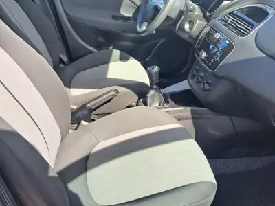 Fiat Punto 2017 - 8900 EUR, 69772 km - AUTO.MOTO.pt - 69772km - foto 21 de 39