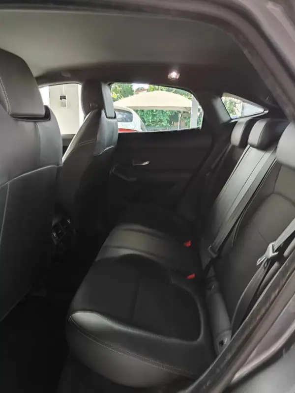 Jaguar E-Pace 2018 - 22500 EUR, 66000 km - AUTO.MOTO.pt - 66000km - foto 15 de 39