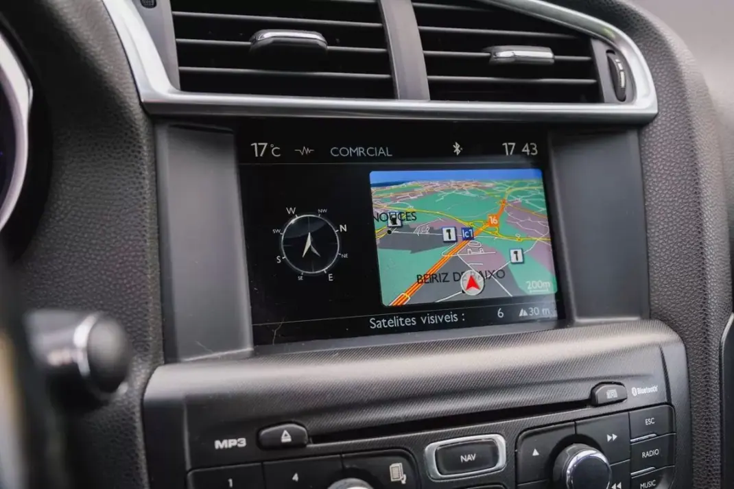 Citroën DS4 2012 - 8900 EUR, 204700 km - AUTO.MOTO.pt - 204700km - foto 19 de 23