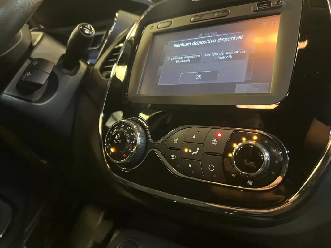 Renault Captur 2015 - 10990 EUR, 150000 km - 150000km - foto 23 de 36