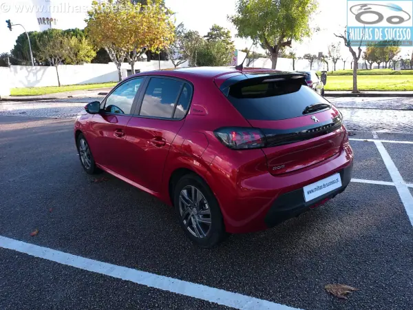 Peugeot 208 2021 - 14500 EUR, 40000 km - AUTO.MOTO.pt - 40000km - foto 30 de 35