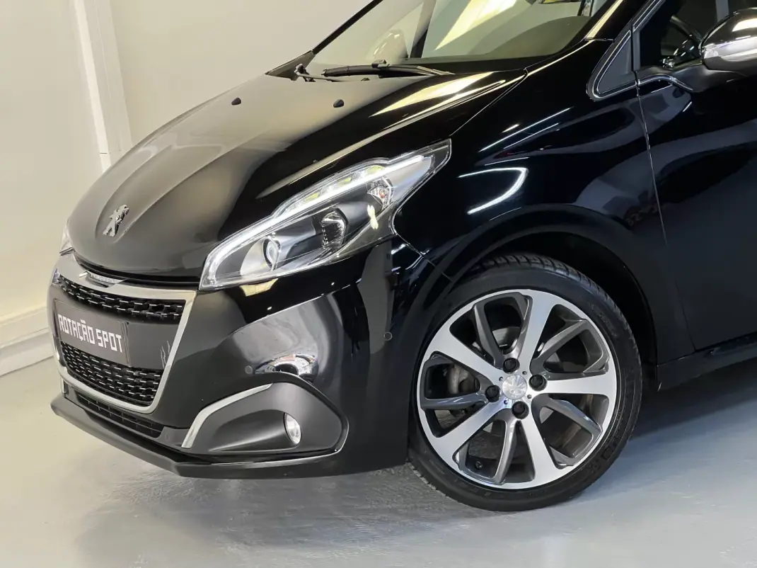 Peugeot 208 2016 - 9990 EUR, 99000 km - AUTO.MOTO.pt - 99000km - foto 25 de 46