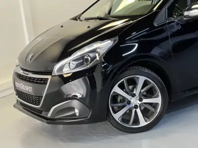 Peugeot 208 2016 - 9990 EUR, 99000 km - AUTO.MOTO.pt - 99000km - foto 25 de 46