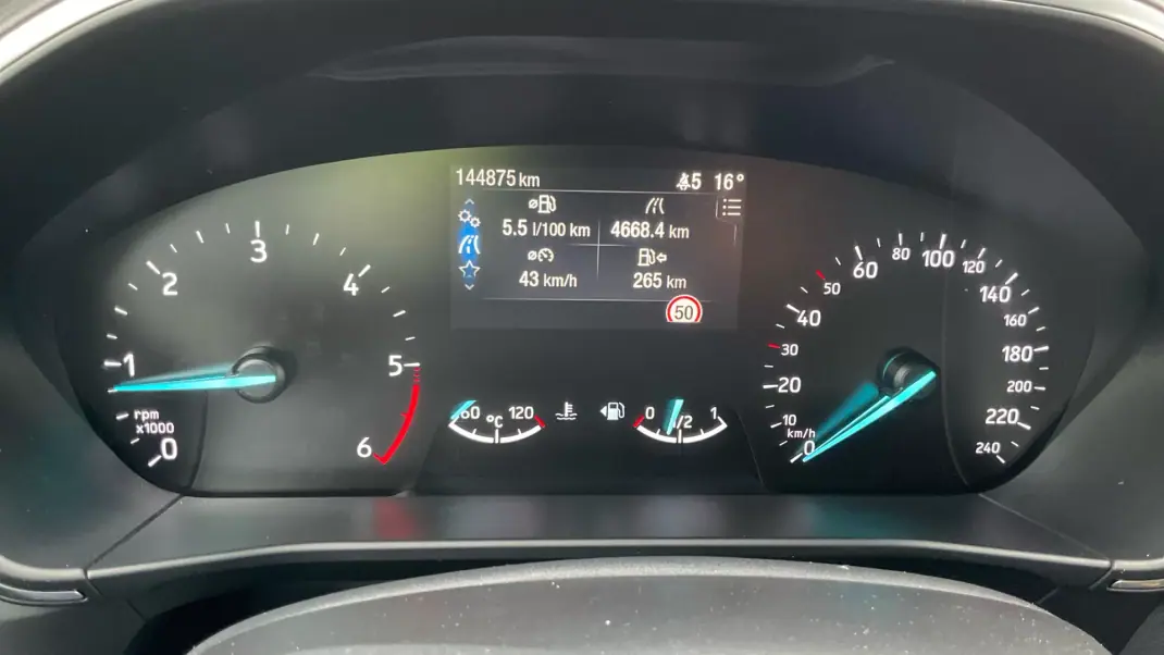 Ford Focus 2019 - 14499 EUR, 144121 km - AUTO.MOTO.pt - 144121km - foto 6 de 6